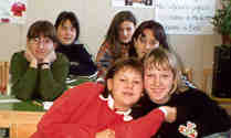 indgirls.jpg (4355 bytes)
